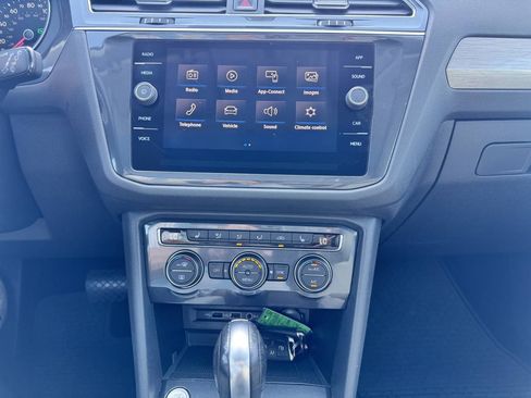 Used 2020 Volkswagen Tiguan SE w/ Panoramic Sunroof Package FWD image 47