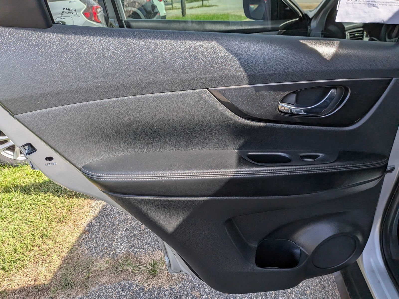Used 2017 Nissan Rogue SV AWD/4WD image 25