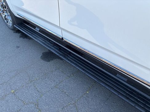 Used 2024 GMC Yukon XL Denali Ultimate AWD/4WD image 10