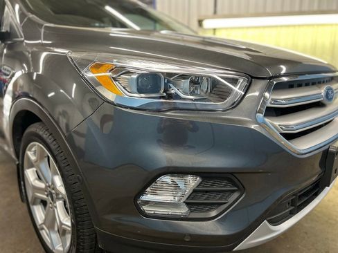 Used 2019 Ford Escape Titanium image 2