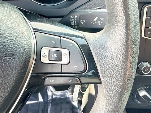 Used 2017 Volkswagen Jetta S image 33