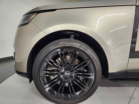 Used 2024 Land Rover Range Rover SE AWD/4WD image 11