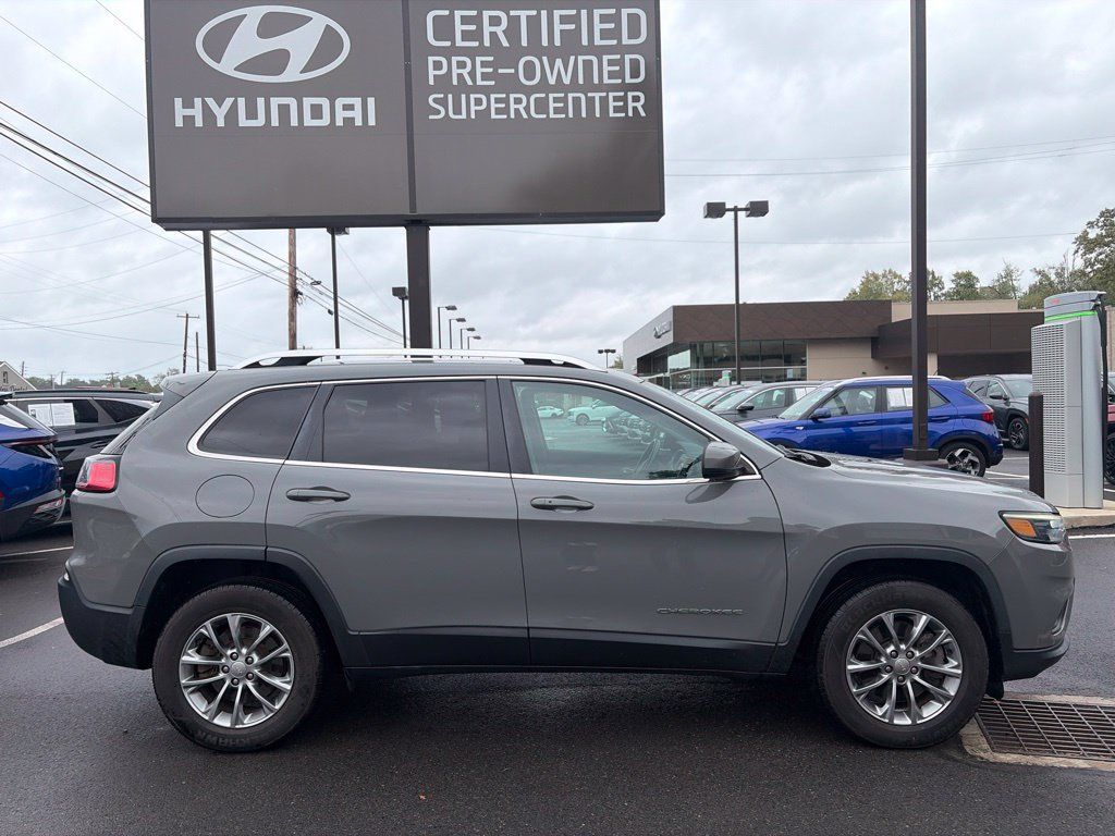 Used 2020 Jeep Cherokee Latitude Plus w/ Cold Weather Group AWD/4WD image 3