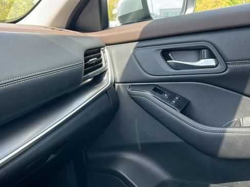 Certified 2023 Nissan Rogue SV w/ SV Premium B Package AWD/4WD image 19