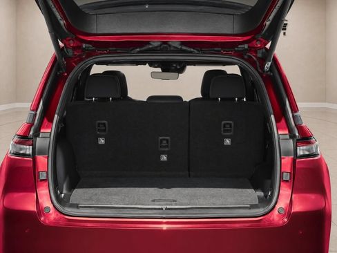 Used 2025 Jeep Grand Cherokee Altitude RWD image 13