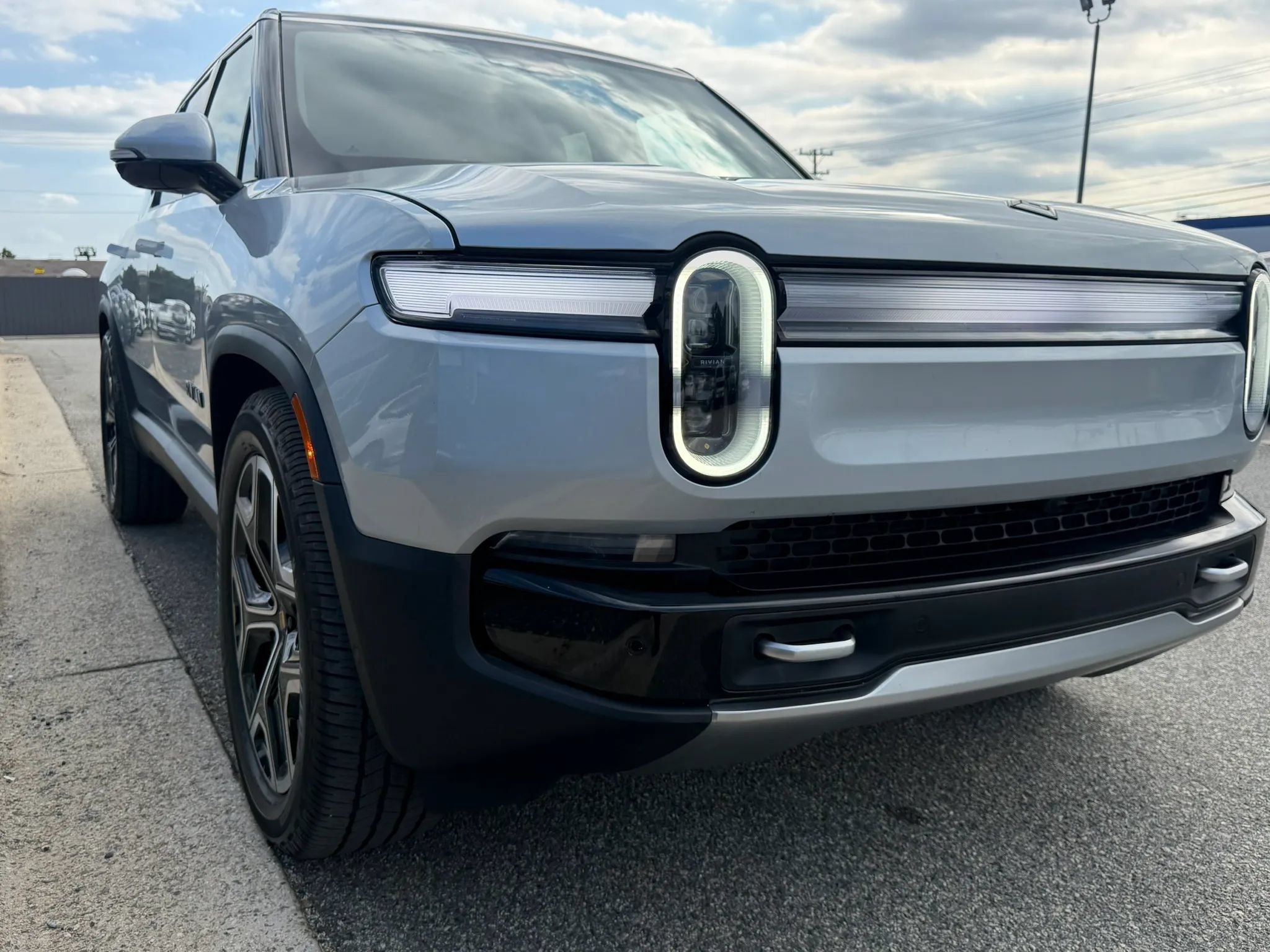 Used 2025 Rivian R1S Adventure Dual AWD/4WD image 30