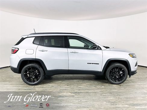 New 2026 Jeep Compass Latitude image 8