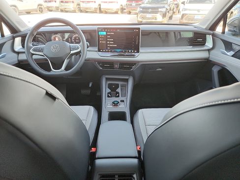 New 2026 Volkswagen Tiguan SE FWD image 11