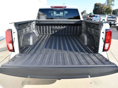 New 2026 GMC Sierra 1500 SLE w/ Preferred Package image 9