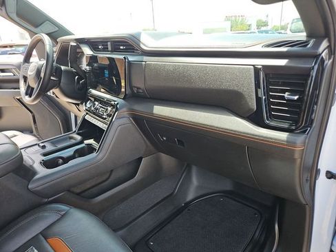 Used 2025 GMC Sierra 2500 AT4 AWD/4WD image 26