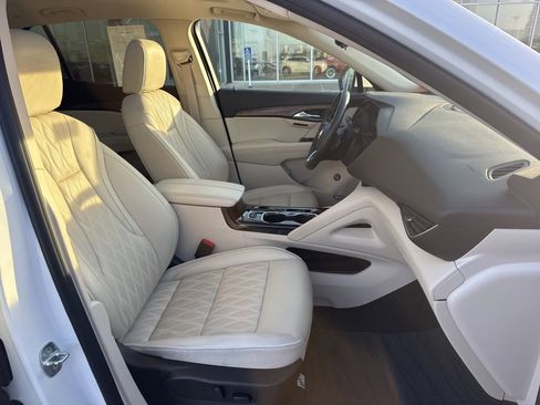 Used 2023 Buick Envision Avenir image 32