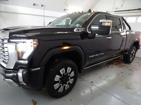 Certified 2024 GMC Sierra 3500 Denali w/ Technology Package image 17