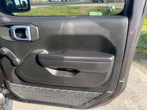 Used 2021 Jeep Wrangler Unlimited Sport image 17