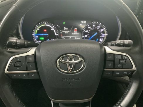 Used 2022 Toyota Highlander XLE image 25
