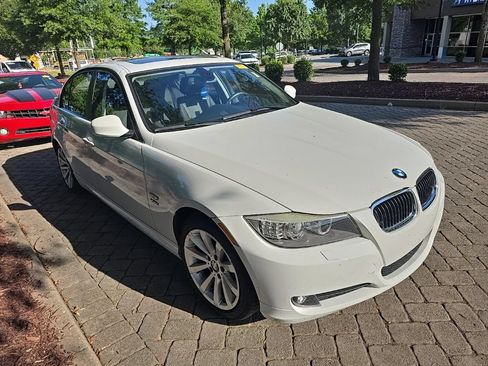 Used 2011 BMW 328i xDrive Sedan AWD/4WD image 2