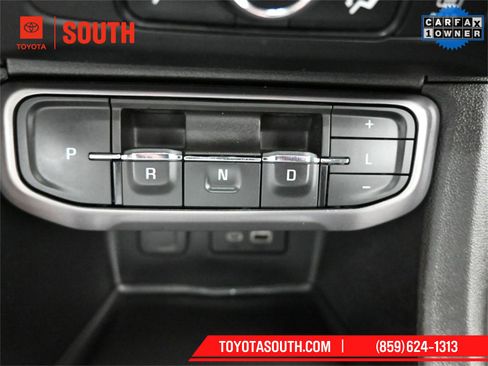 Used 2022 GMC Acadia AT4 w/ Technology Package image 18