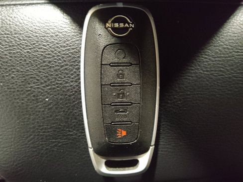 Used 2025 Nissan Versa SR image 32