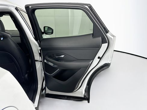Used 2024 Jaguar E-PACE R-Dynamic SE image 31