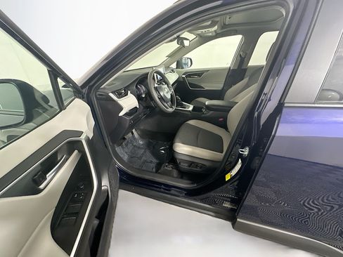 Used 2025 Toyota RAV4 XLE w/ Convenience Package FWD image 12