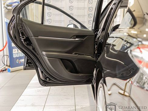 Used 2020 Toyota Camry XLE image 37