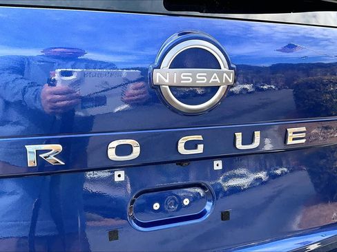 Used 2023 Nissan Rogue S image 29