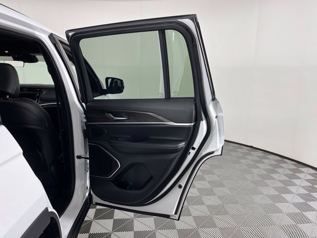 Used 2026 Jeep Grand Cherokee Limited w/ Limited Altitude Package AWD/4WD image 45