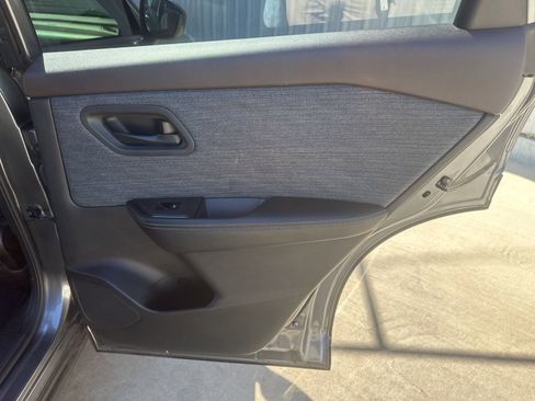 Used 2021 Nissan Rogue S image 22