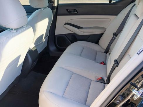 Used 2025 Nissan Altima 2.5 SV image 12