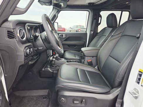 Used 2025 Jeep Wrangler Sahara w/ Safety Group image 12