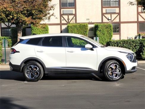 Used 2024 Kia Sportage LX image 4