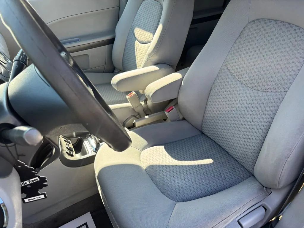 Used 2008 Chevrolet HHR LT FWD image 11