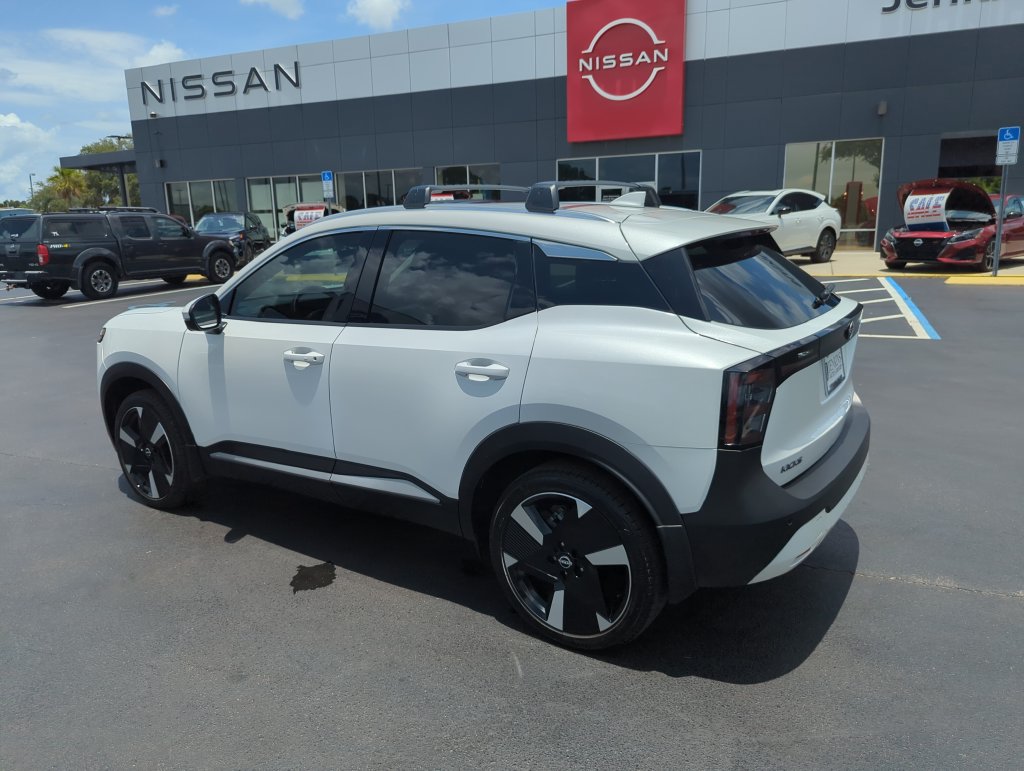 Certified 2025 Nissan Kicks SR AWD/4WD image 9