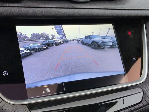 Used 2025 Cadillac XT6 Luxury image 14