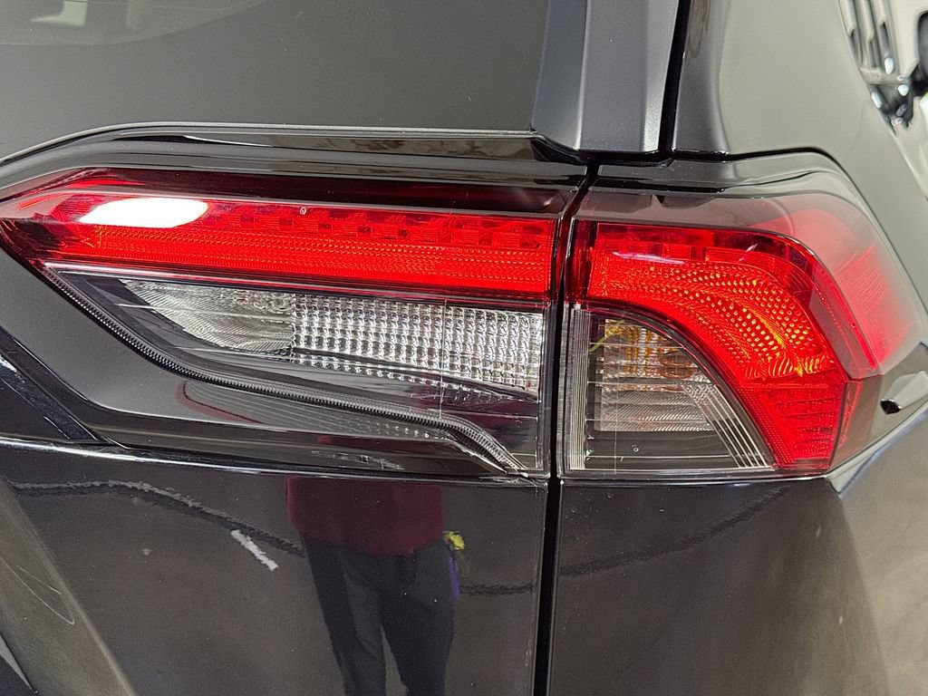 Used 2025 Toyota RAV4 XLE FWD image 32