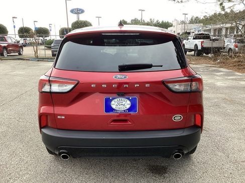 Used 2022 Ford Escape SE w/ SE Sport Appearance Package image 8