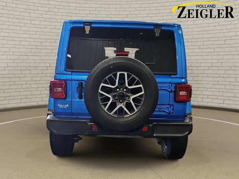 Used 2024 Jeep Wrangler Unlimited Sahara w/ Technology Group AWD/4WD image 6