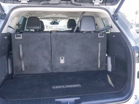 Used 2020 Toyota Highlander Limited image 25