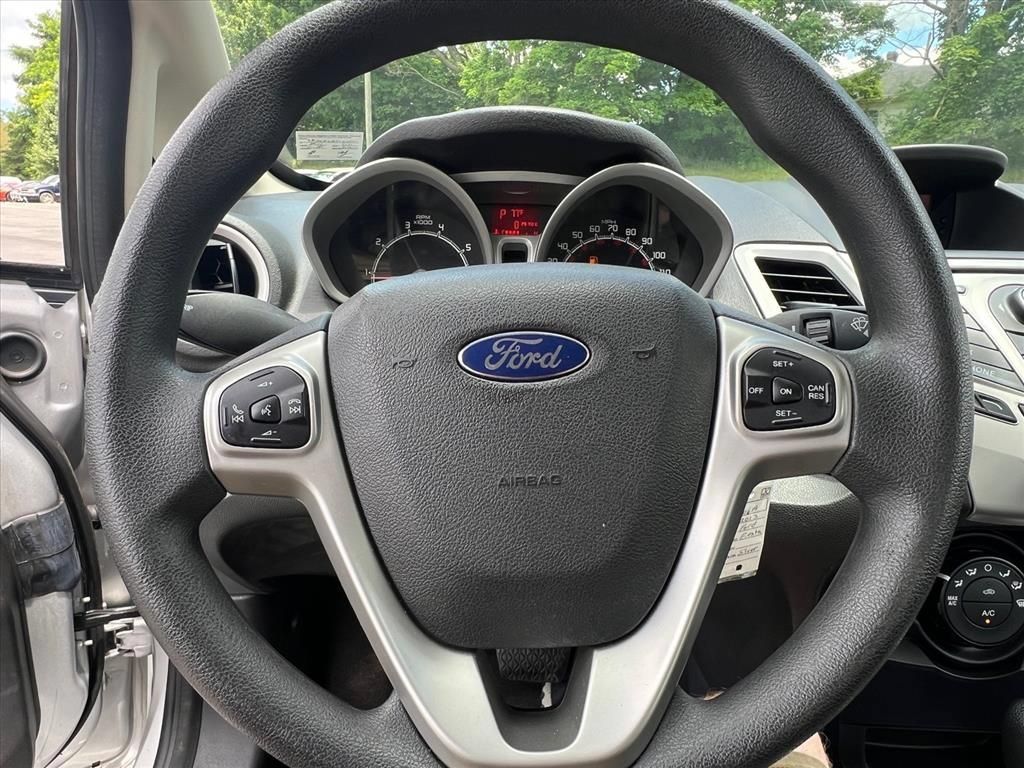 Used 2013 Ford Fiesta SE FWD image 21