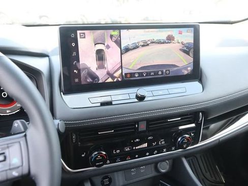 Certified 2025 Nissan Rogue SL w/ Tech Package AWD/4WD image 17