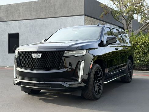 Used 2021 Cadillac Escalade Sport image 2