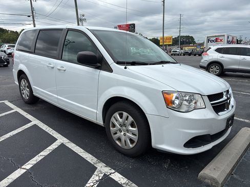 Used 2018 Dodge Grand Caravan SE w/ UConnect Hands-Free Group FWD image 1
