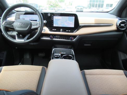 Certified 2025 Chevrolet Equinox ACTIV w/ Safety and Technology Package FWD image 12