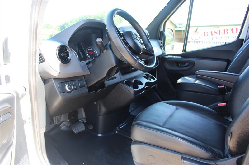 Used 2025 Mercedes-Benz Sprinter 2500 image 27