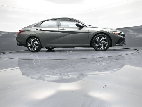 Certified 2024 Hyundai Elantra SEL w/ Convenience Package FWD image 29
