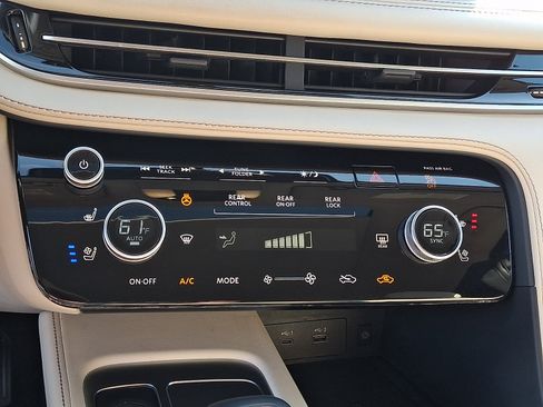 Certified 2023 INFINITI QX60 Luxe AWD/4WD image 17