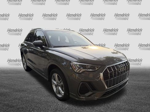Used 2023 Audi Q3 2.0T Premium w/ Convenience Package AWD/4WD image 2