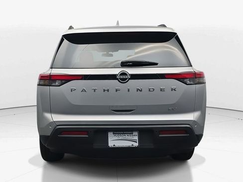 Used 2024 Nissan Pathfinder SV image 8