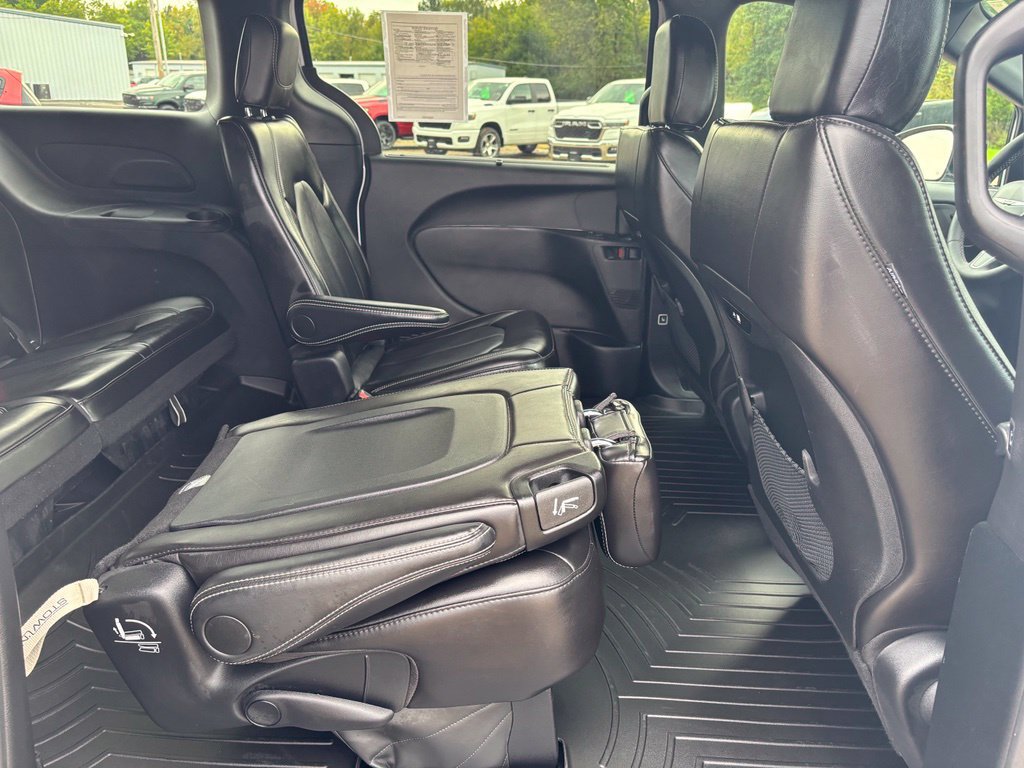 Used 2025 Chrysler Pacifica Select FWD image 20