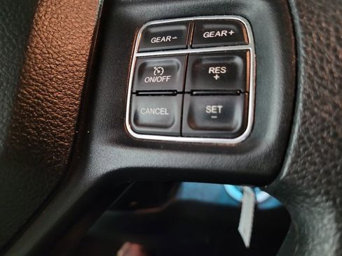 Used 2018 RAM 1500 Classic SLT image 28