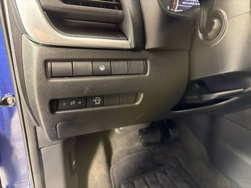 Used 2023 Nissan Rogue SV image 15